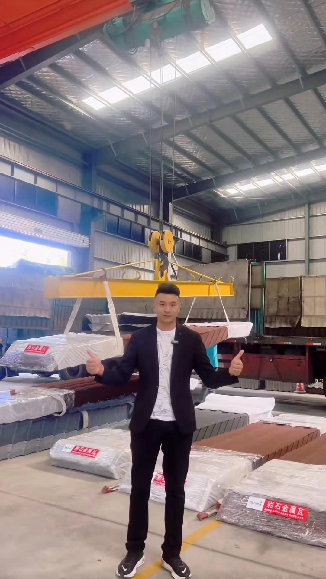 880型彩石金屬瓦發貨現場